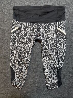 Lululemon Run a Marathon Crop II Pretty Palm Black Angel Wing Leggings Size 6